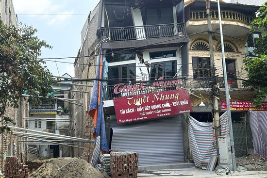 Bản tin cuối ngày 3/6: Đào móng công trình khiến nhà bên sụt lún, 10 hộ sơ tán