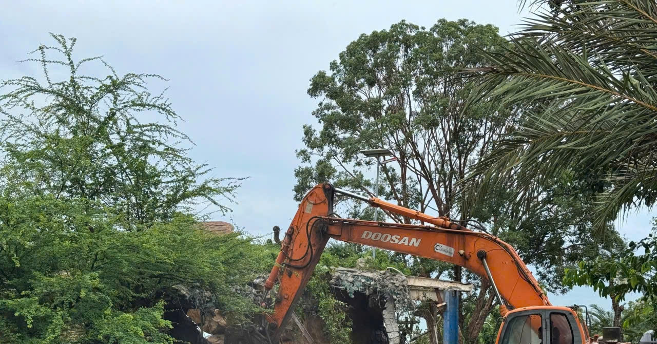 Cưỡng chế phá dỡ điểm du lịch The Peak xây dựng trái phép ở Phú Quốc