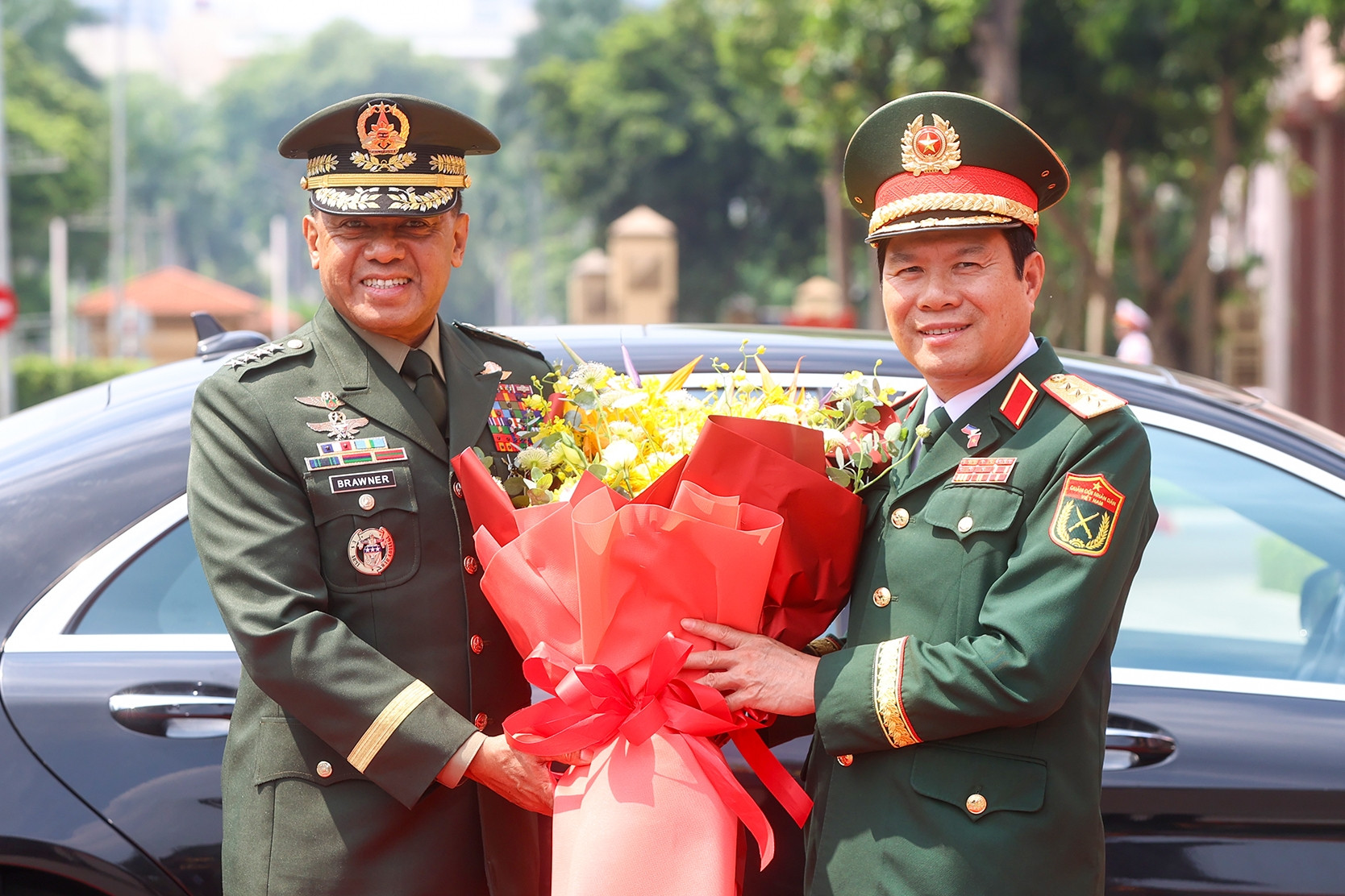Đại tướng Nguyễn Tân Cương hoan nghênh Philippines tham gia triển lãm quốc phòng