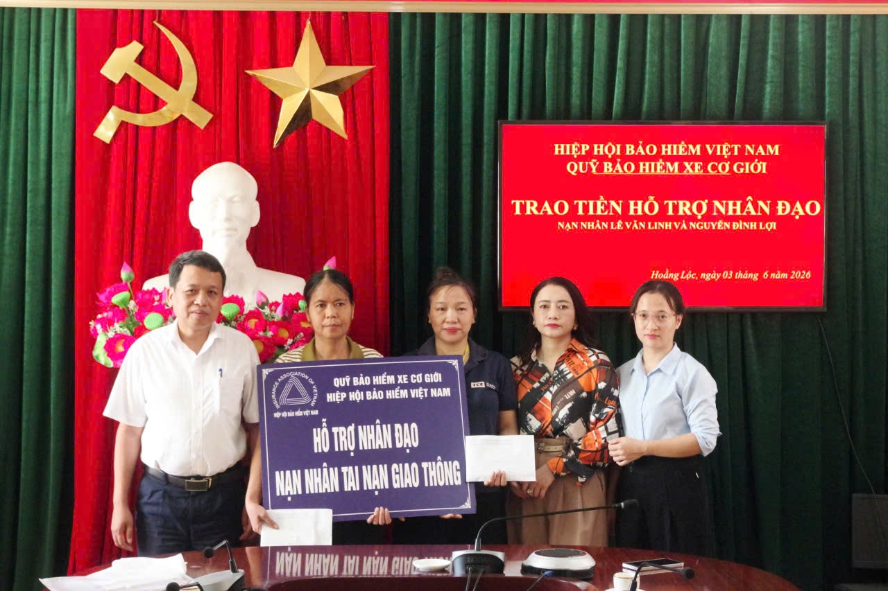 Hỗ trợ 90 triệu đồng cho gia đình hai nạn nhân tai nạn giao thông tại Thanh Hóa