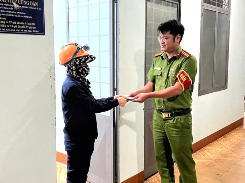 Nữ lao công 1.jpg