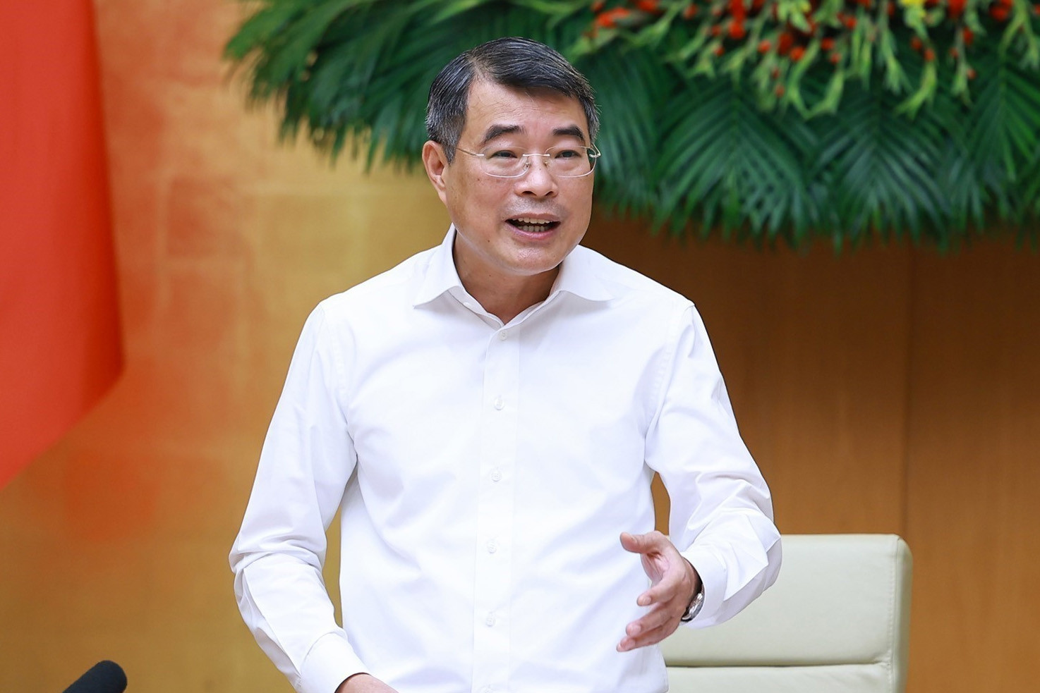 Thủ tướng: Tạm thời giữ ổn định giá dịch vụ y tế, giáo dục nếu cần thiết