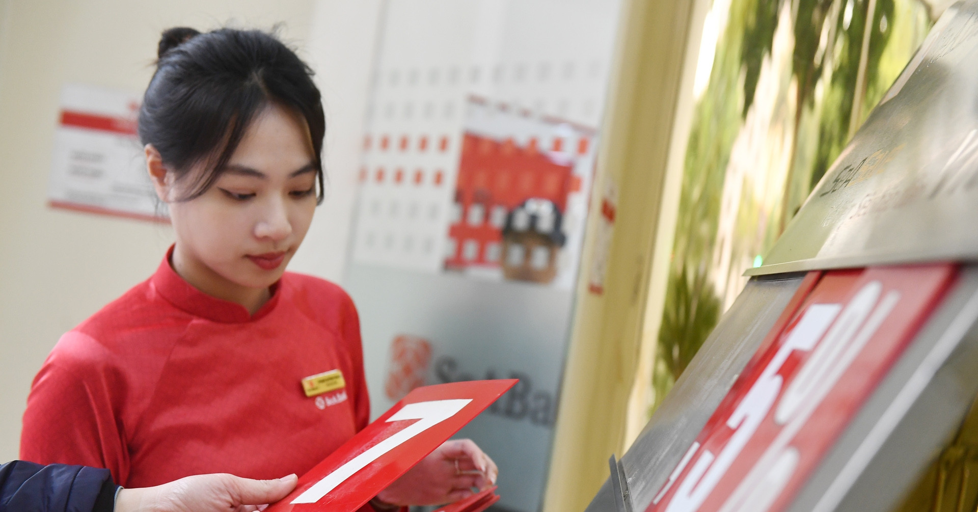 Lãi suất ngân hàng hôm nay 30/6/2026: 4 ngân hàng giảm lãi suất, nhiều nhà băng tăng trở lại