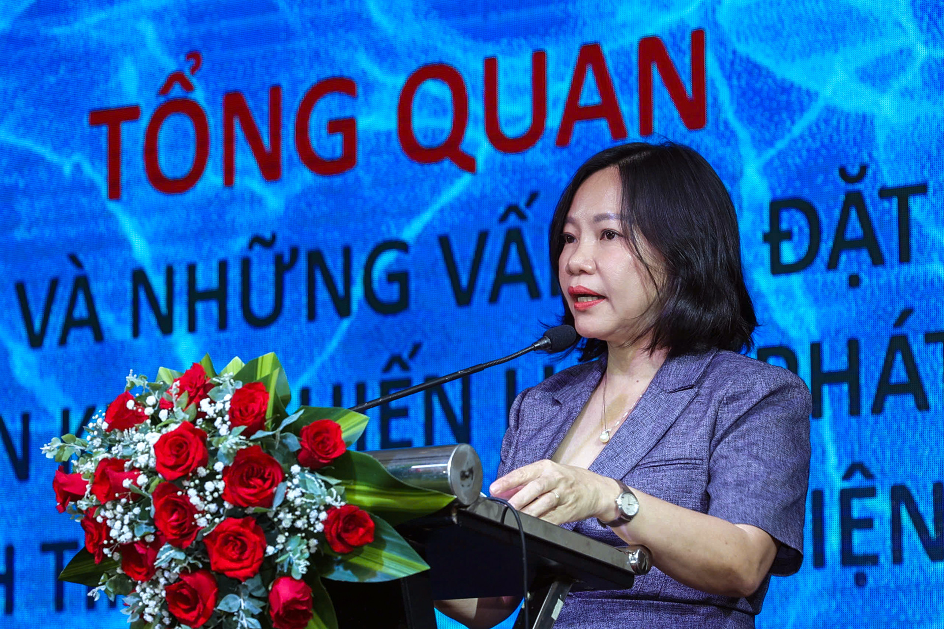 Bà Thái Thị Lệ Hằng, Giám đốc Sở Văn hóa, Thể thao và Du lịch Khánh Hòa phát biểu. Ảnh  Xuân Ngọc.jpg