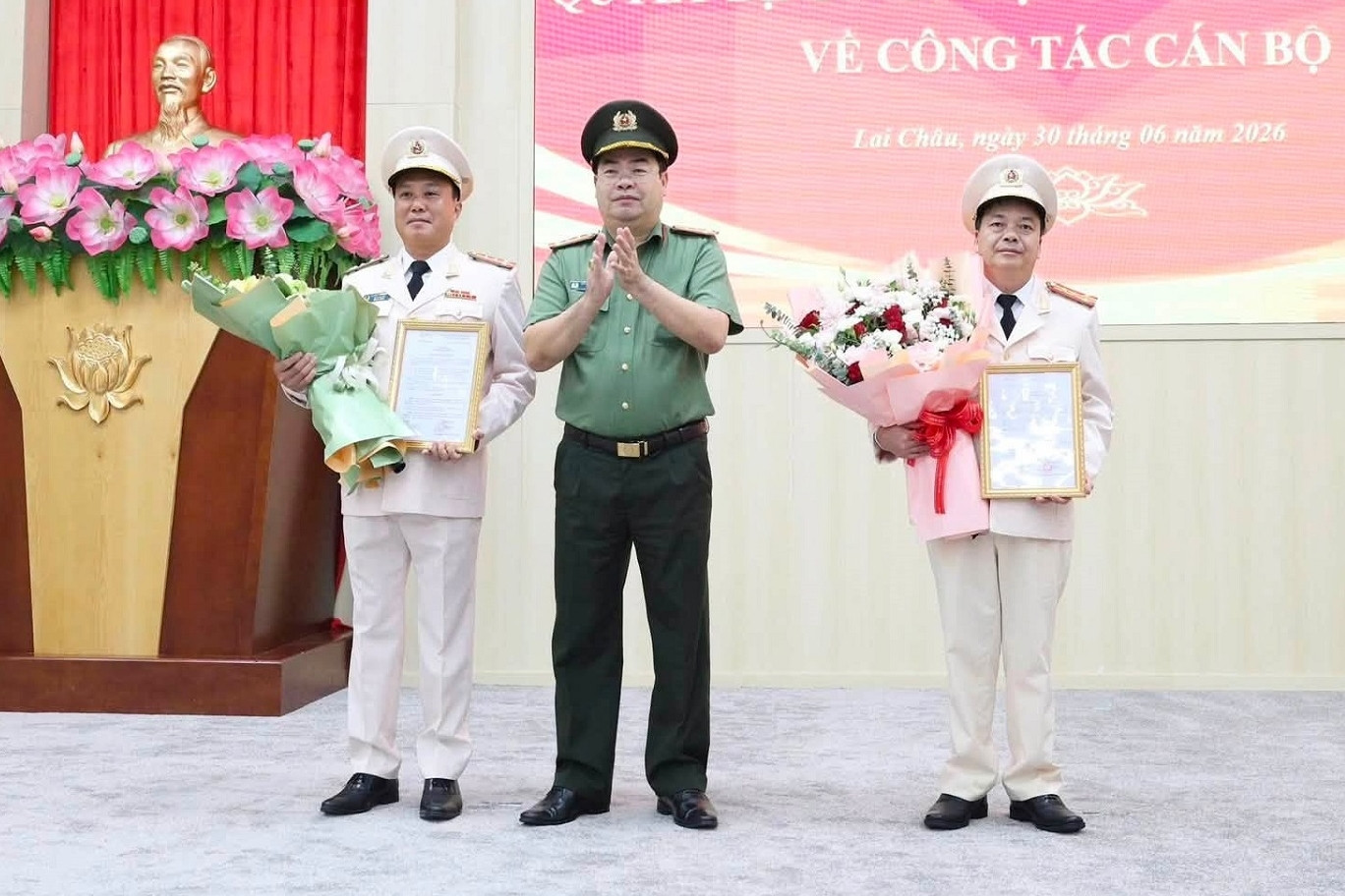 Công bố quyết định của Bộ trưởng Công an về điều động cán bộ tại Lai Châu