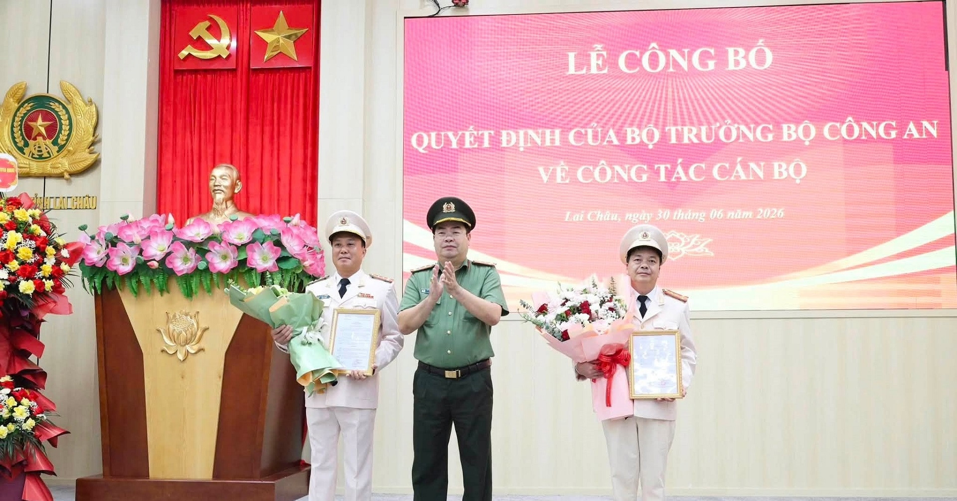 Công bố quyết định của Bộ trưởng Công an về điều động cán bộ tại Lai Châu