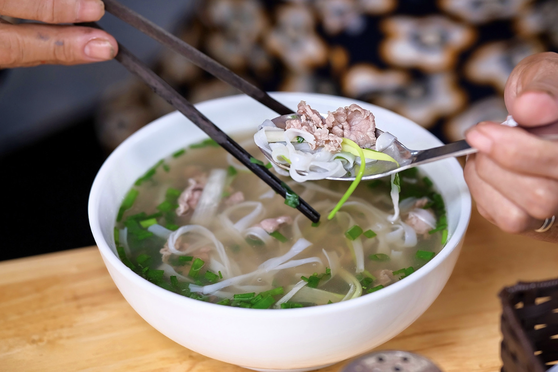 Giá xăng dầu giảm mạnh 37-51%, hàng phở ‘xin tăng 5.000 đồng’ rồi neo mãi ở đỉnh