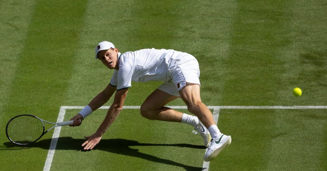 Sinner thoát hiểm nghẹt thở ngày ra quân Wimbledon