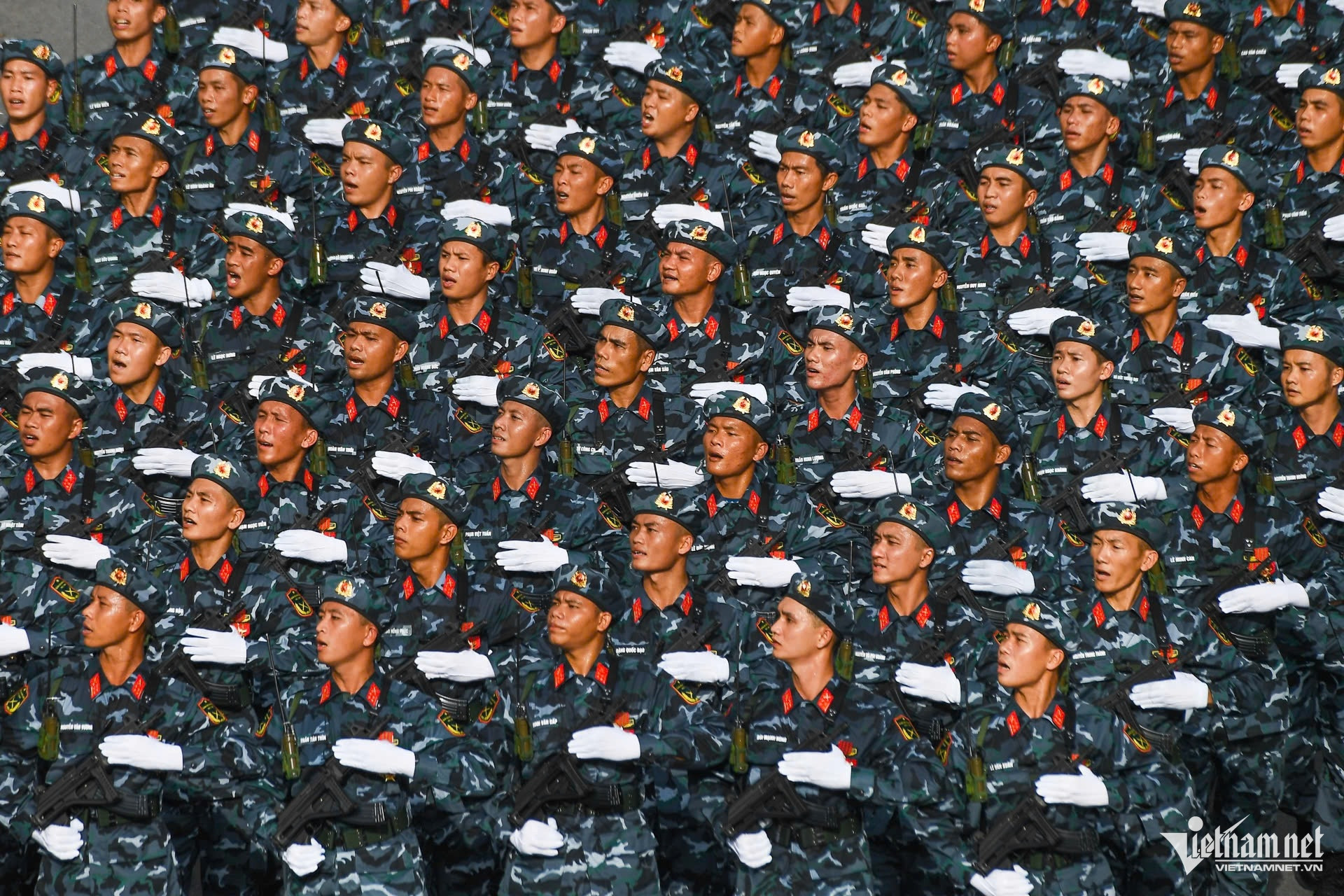 Lương công chức, viên chức, Quân đội, Công an áp dụng từ hôm nay