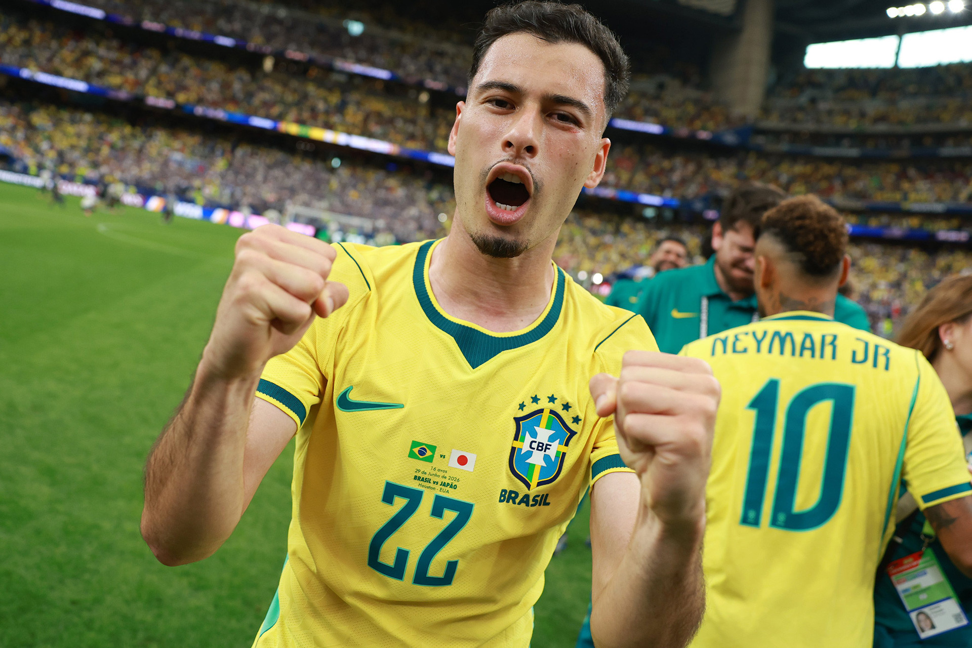 Martinelli Brazil Nhat Ban 2.jpg