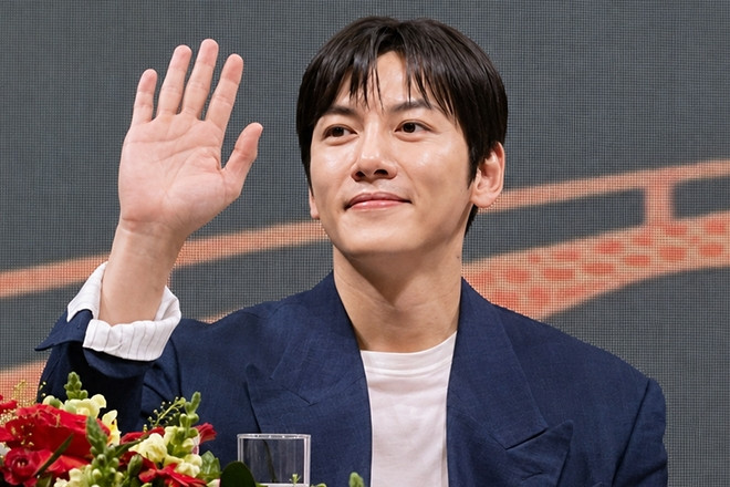 Tài tử Ji Chang Wook điển trai gây sốt, tiết lộ điều quan trọng nhất ở tuổi 39