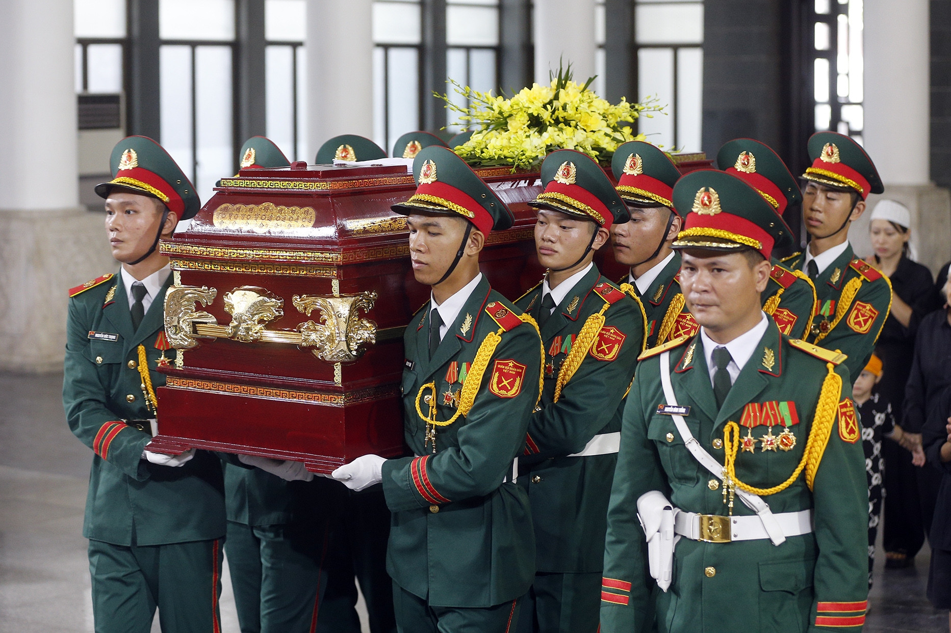 Tiễn biệt Anh hùng La Văn Cầu về với đất mẹ