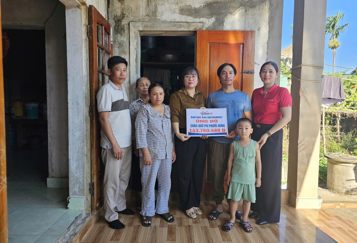 Trao hơn 143 triệu đồng đến bé trai 8 tháng tuổi bị bệnh hiểm nghèo ở Quảng Trị