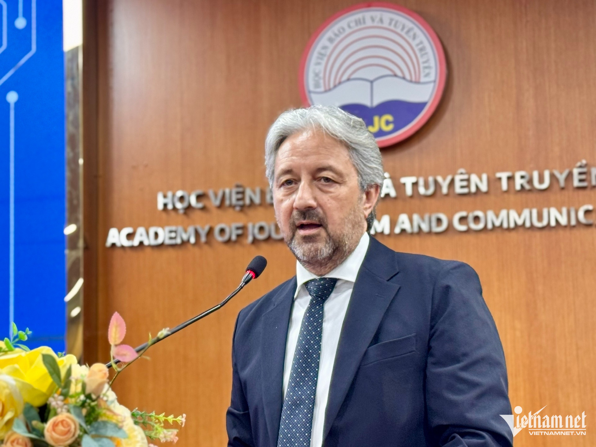 W-tham tan phap.jpg