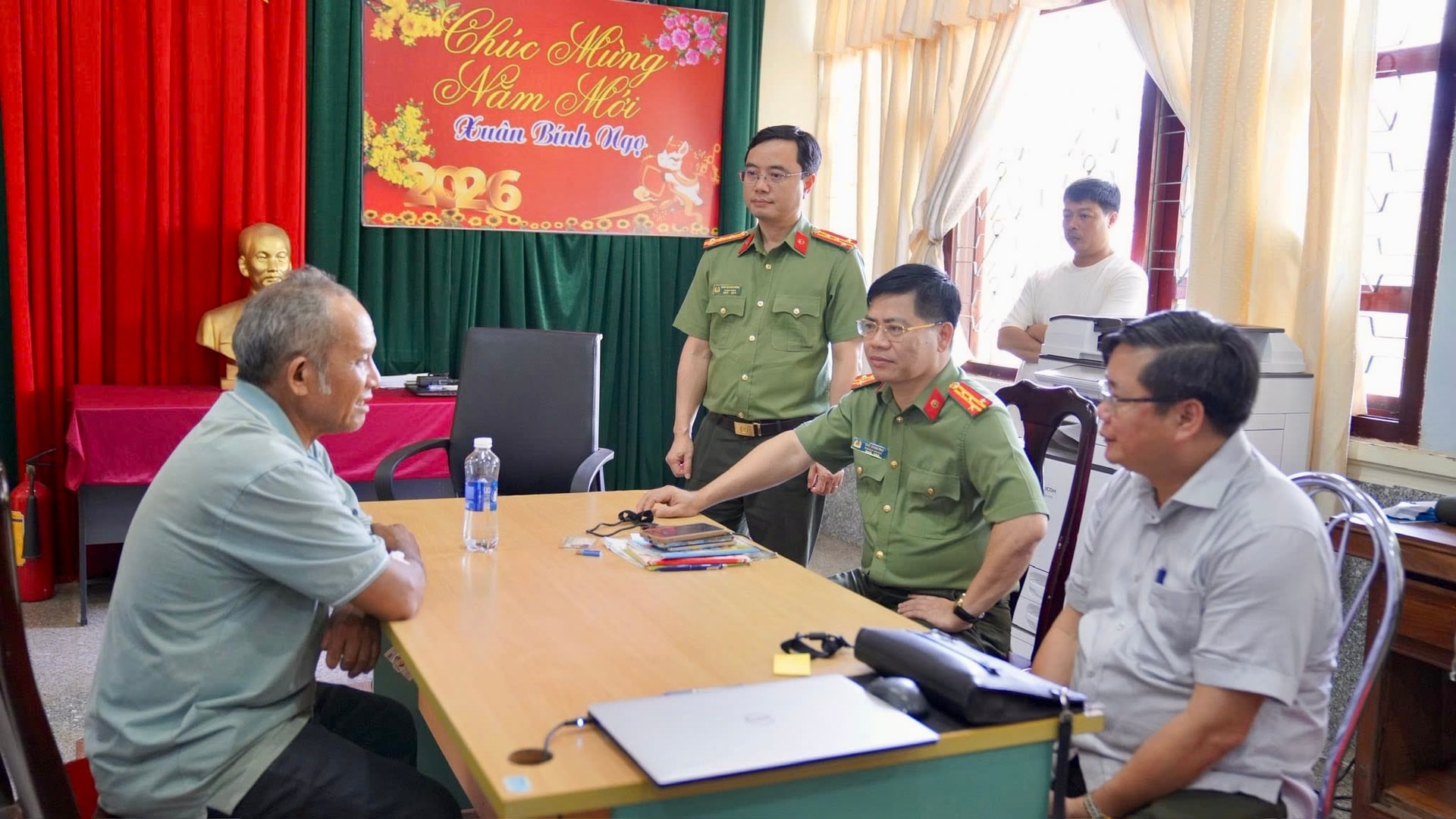 Lực lượng chức năng làm việc với đối tượng Siu Yúi về hành vi phá hoại khối đoàn kết dân tộc