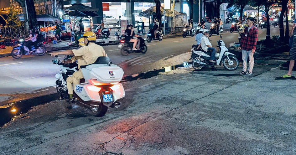 CSGT TPHCM &amp;apos;chạy đua với thời gian&amp;apos;, hộ tống trái tim hiến tặng vào giờ cao điểm