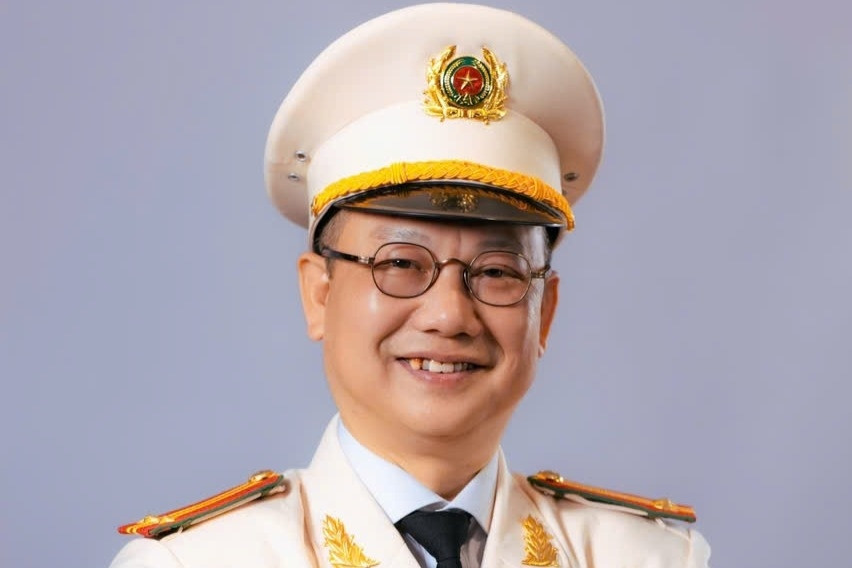 NSND Hồng Tuấn 'Của để dành' ngoài đời là Trung tá công an, 58 tuổi mới lên chức