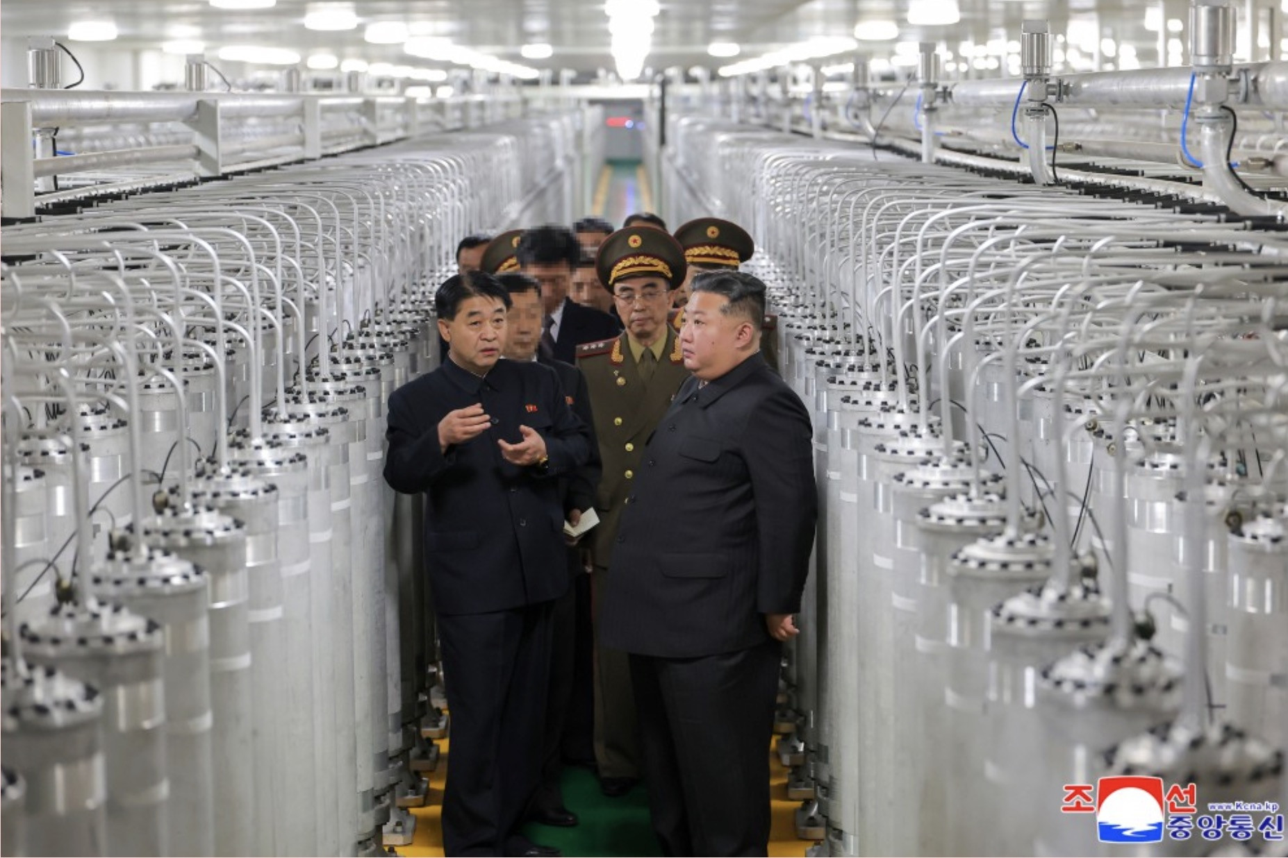 Ông Kim Jong Un thị sát nhà máy hạt nhân mới của Triều Tiên