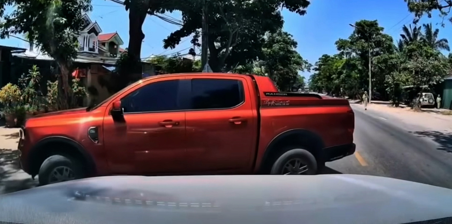 quay đầu xe né chốt CSGT.jpg