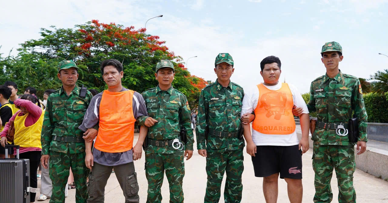 Tiếp nhận 180 công dân do Campuchia trao trả, phát hiện 2 đối tượng bị truy nã