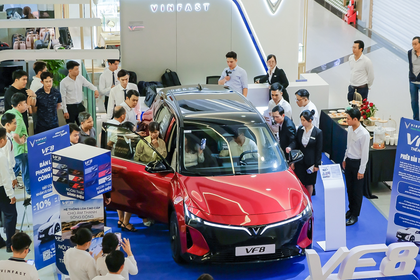 VinFast VF 8 thế hệ mới lập kỷ lục bán hàng với 12.728 đơn đặt hàng sau 8 ngày