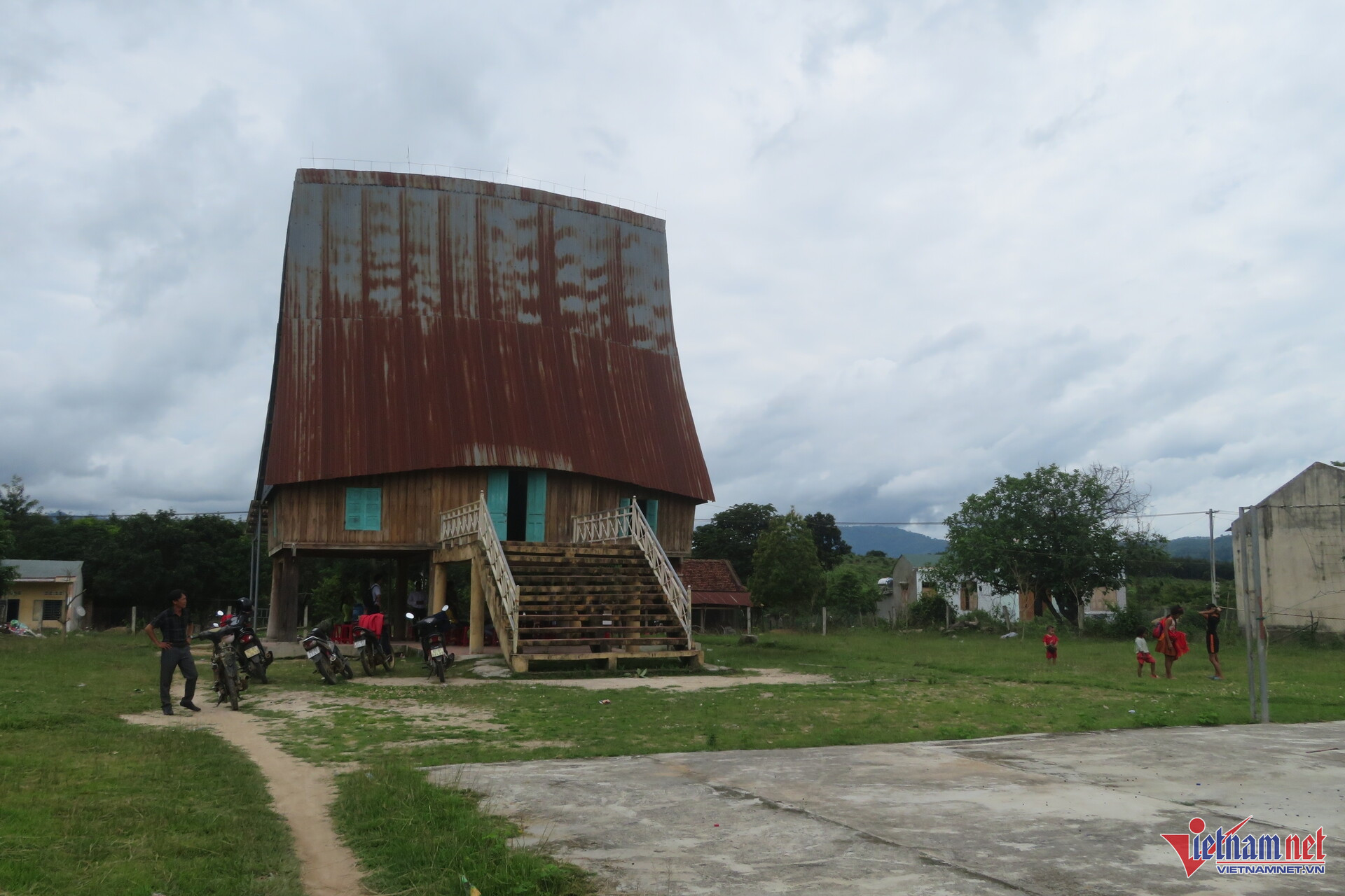 W-Làng Le Kon Tum.jpg