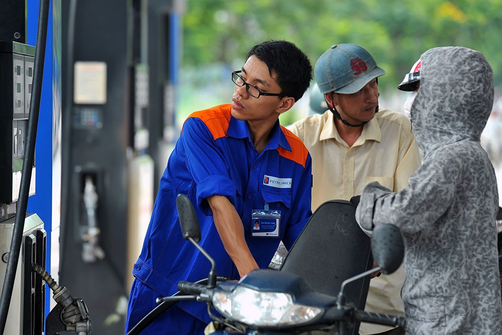 Giá xăng dầu hôm nay 5/6: Dầu thế giới giảm mạnh, trong nước E10 có giá mới