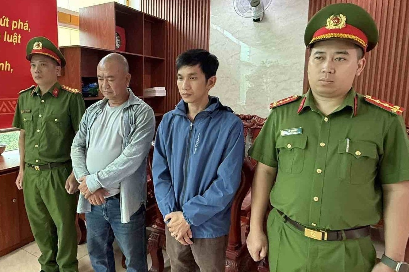 Bắt tạm giam chủ công ty buôn bán hàng giả, tạm giữ 14.000 sản phẩm