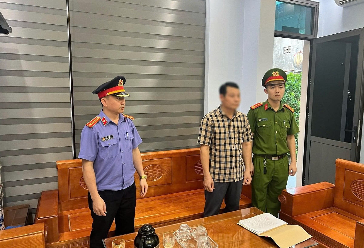 Bắt tạm giam hiệu trưởng một trường tiểu học ở Quảng Trị