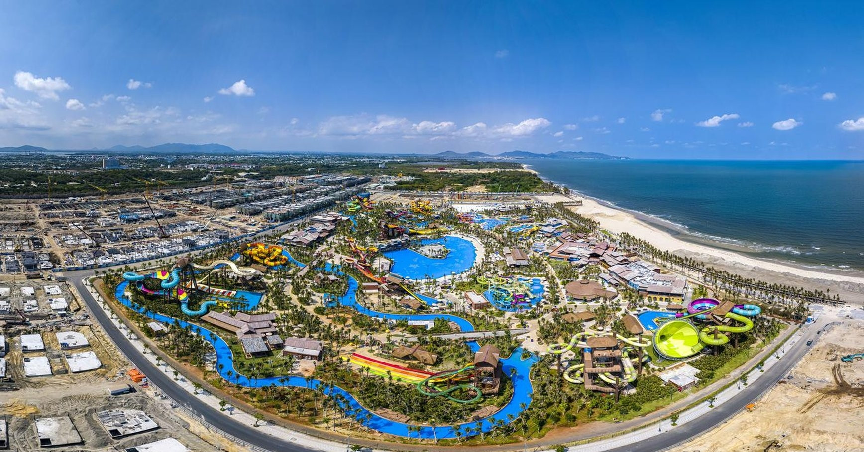 Blanca City: Công trường hối hả, công viên động ngày đêm
