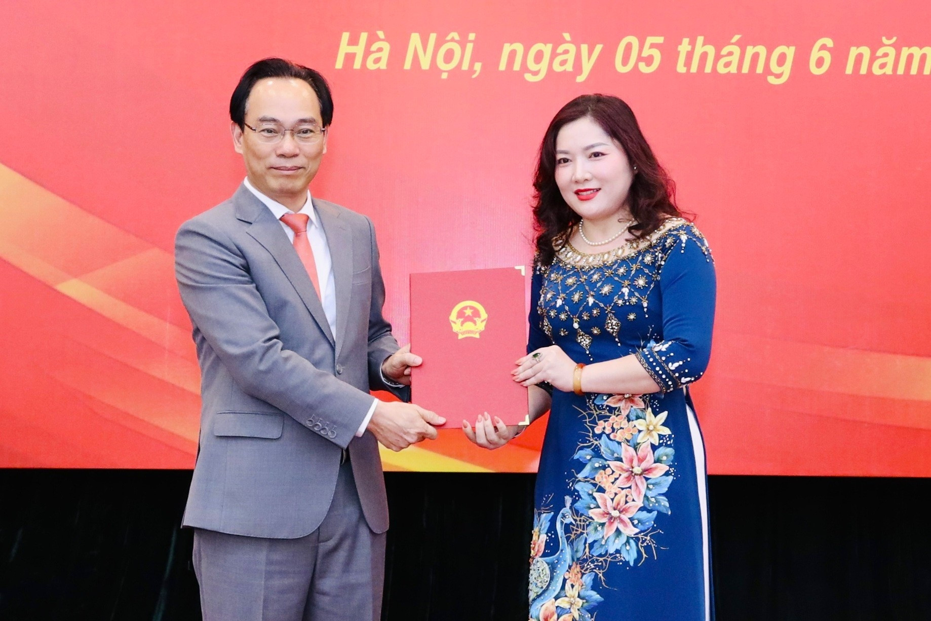 Bộ trưởng GD-ĐT: Giáo dục không thể phát triển bằng tư duy và cách làm cũ