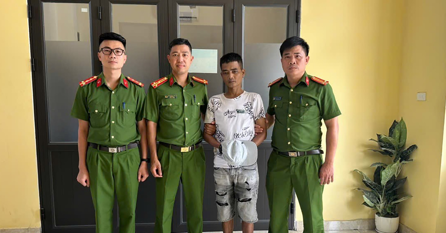 8 năm lẩn trốn sau khi được bảo lĩnh về chữa bệnh, đối tượng truy nã bị ‘tóm gọn’