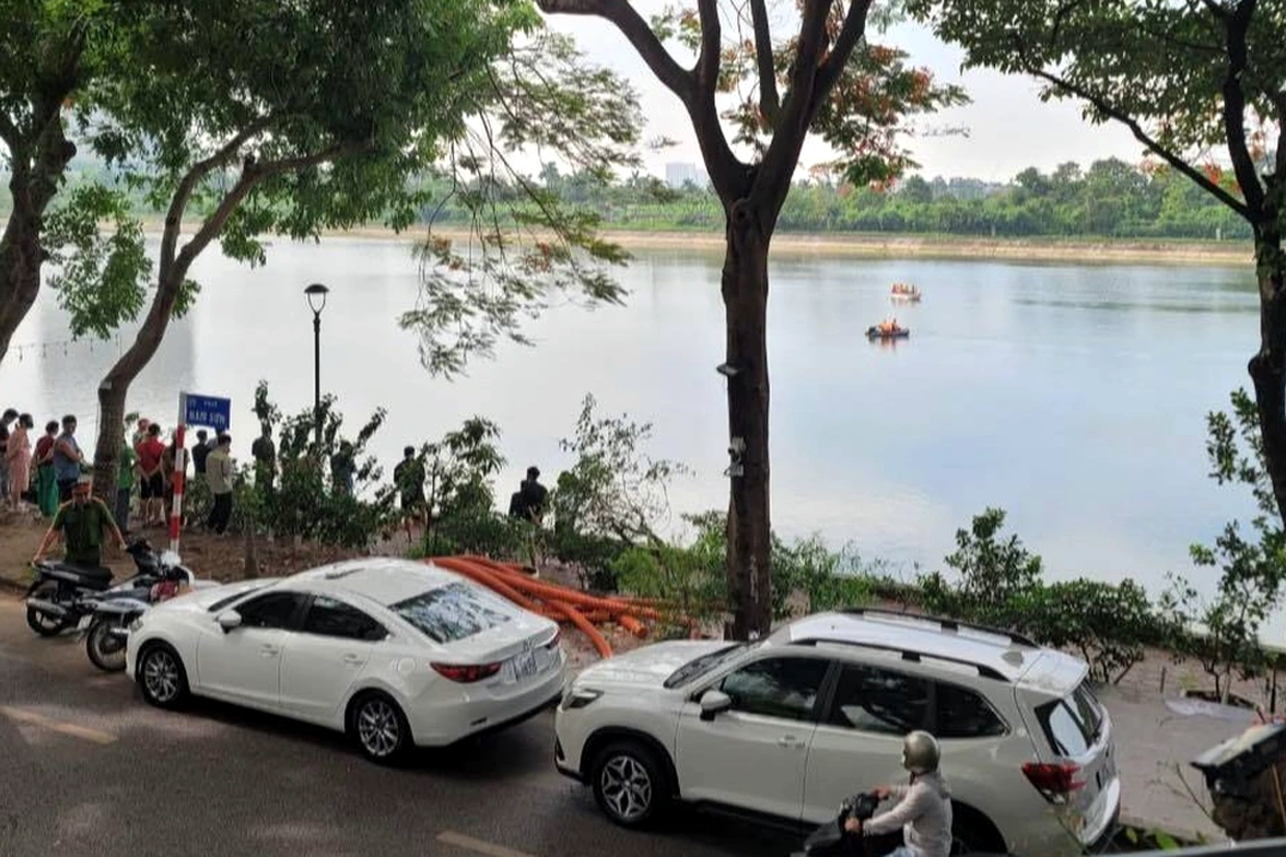 Hà Nội: Nam sinh lớp 11 tử vong ở hồ Linh Đàm