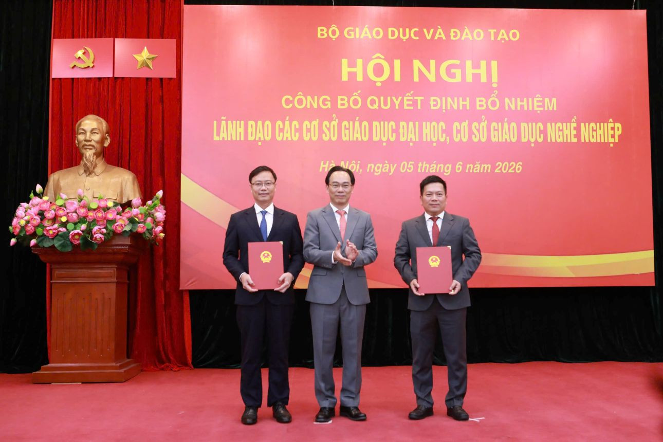 lanh dao Bo GD.jpg