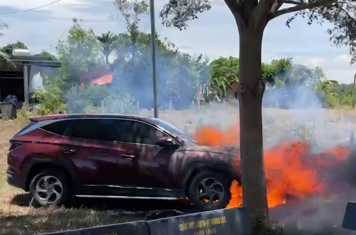 Ô tô Hyundai Tucson bốc cháy khi chủ xe đang dự đám cưới
