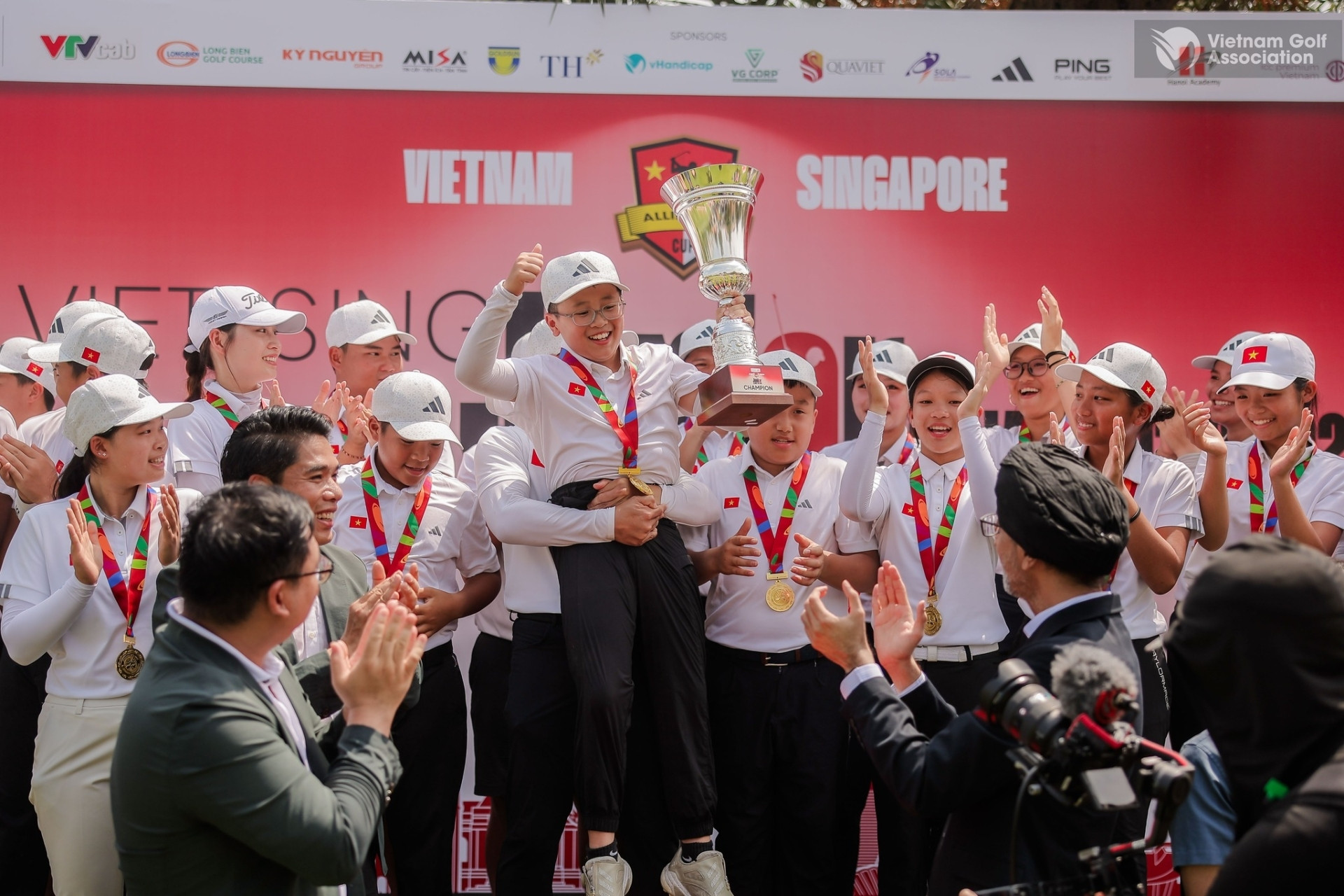 Tuyển golf trẻ Việt Nam vô địch giải golf đối kháng quốc tế 2026