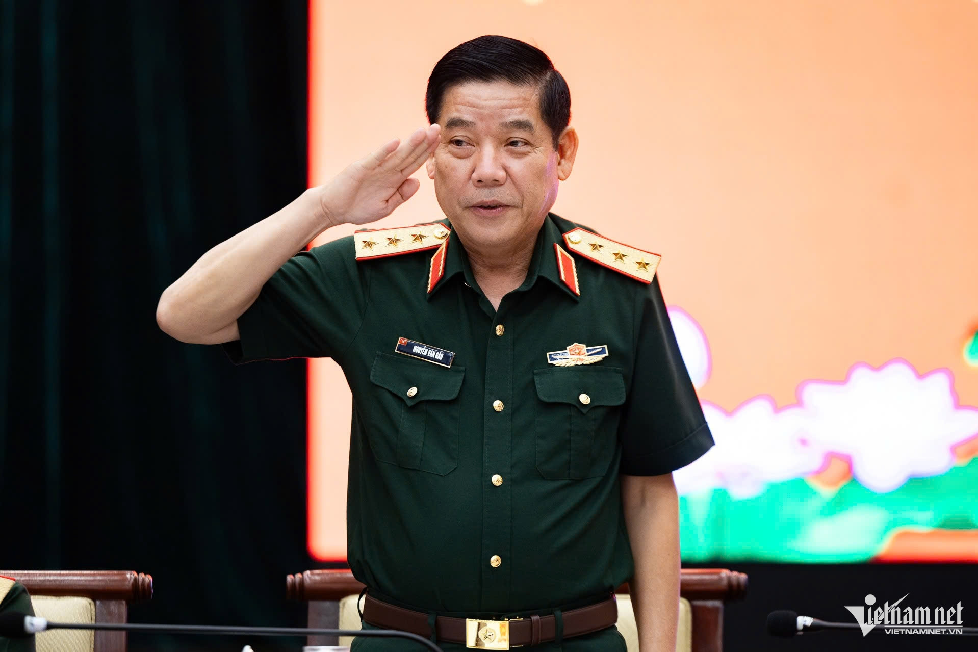 W-thuong tuong nguyen van gau.jpg