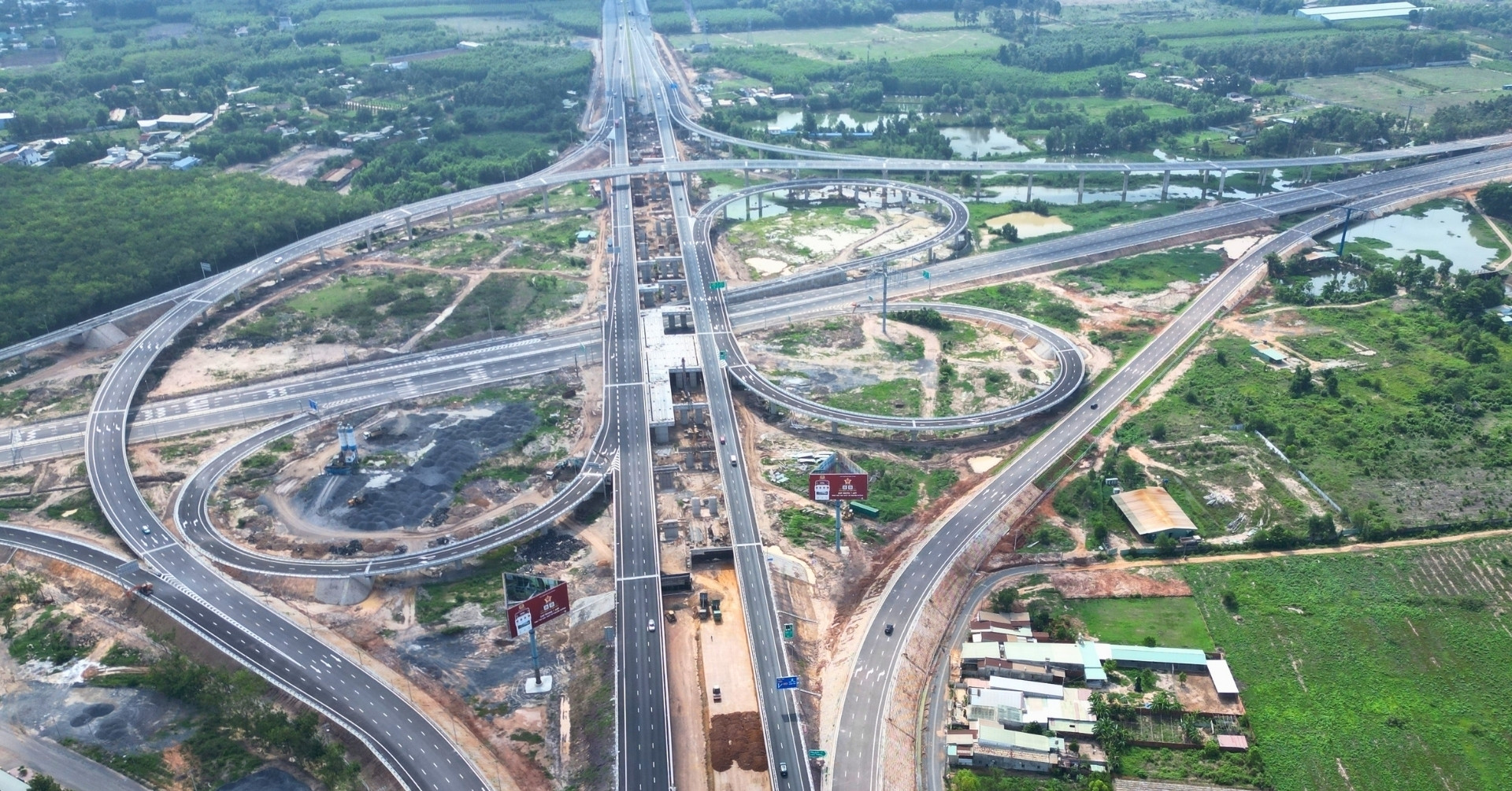 18h hôm nay, mở toàn bộ nút giao Long Thành, xe đi lại thuận lợi giữa 2 cao tốc