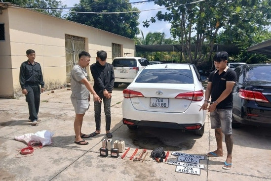 Bản tin cuối ngày 6/6: Bắt 9 kẻ trong đường dây 'cẩu tặc', thu giữ 105 con chó