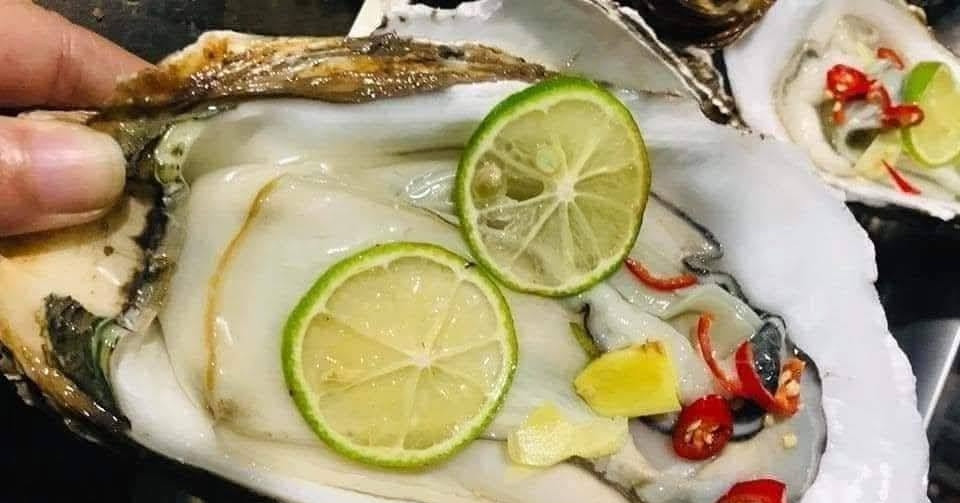 Ăn hàu sống kiểu vắt chanh, chấm mù tạt: Sai lầm tai hại nhiều người mắc