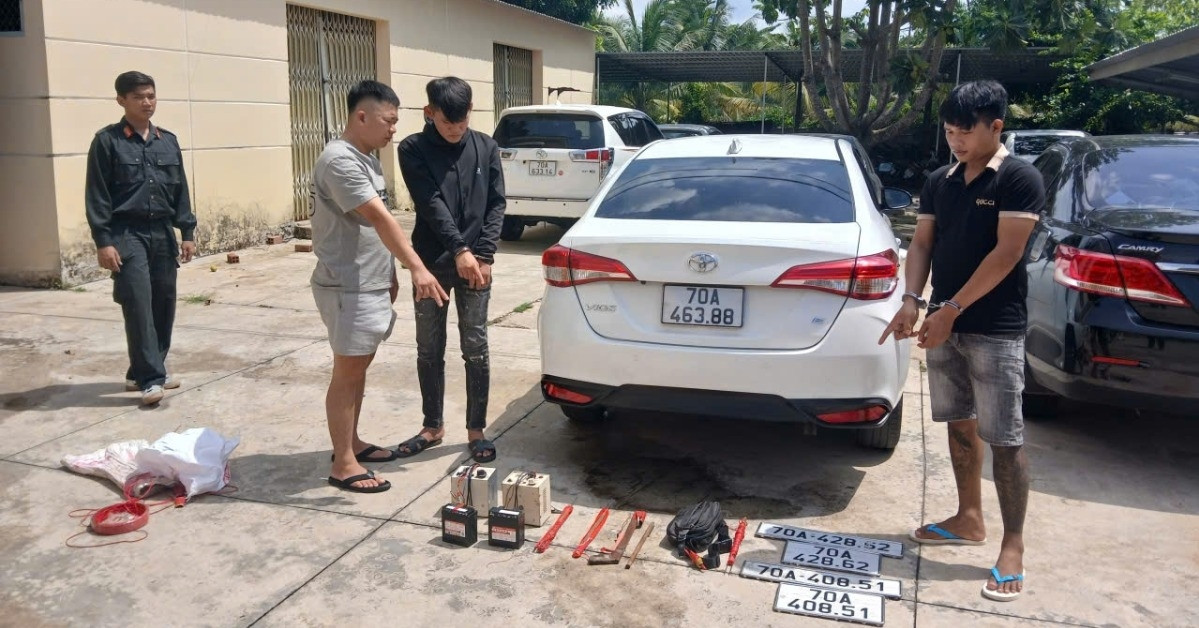 Bắt giữ 9 kẻ trong đường dây &amp;apos;cẩu tặc&amp;apos;, thu giữ dàn ô tô và 105 con chó