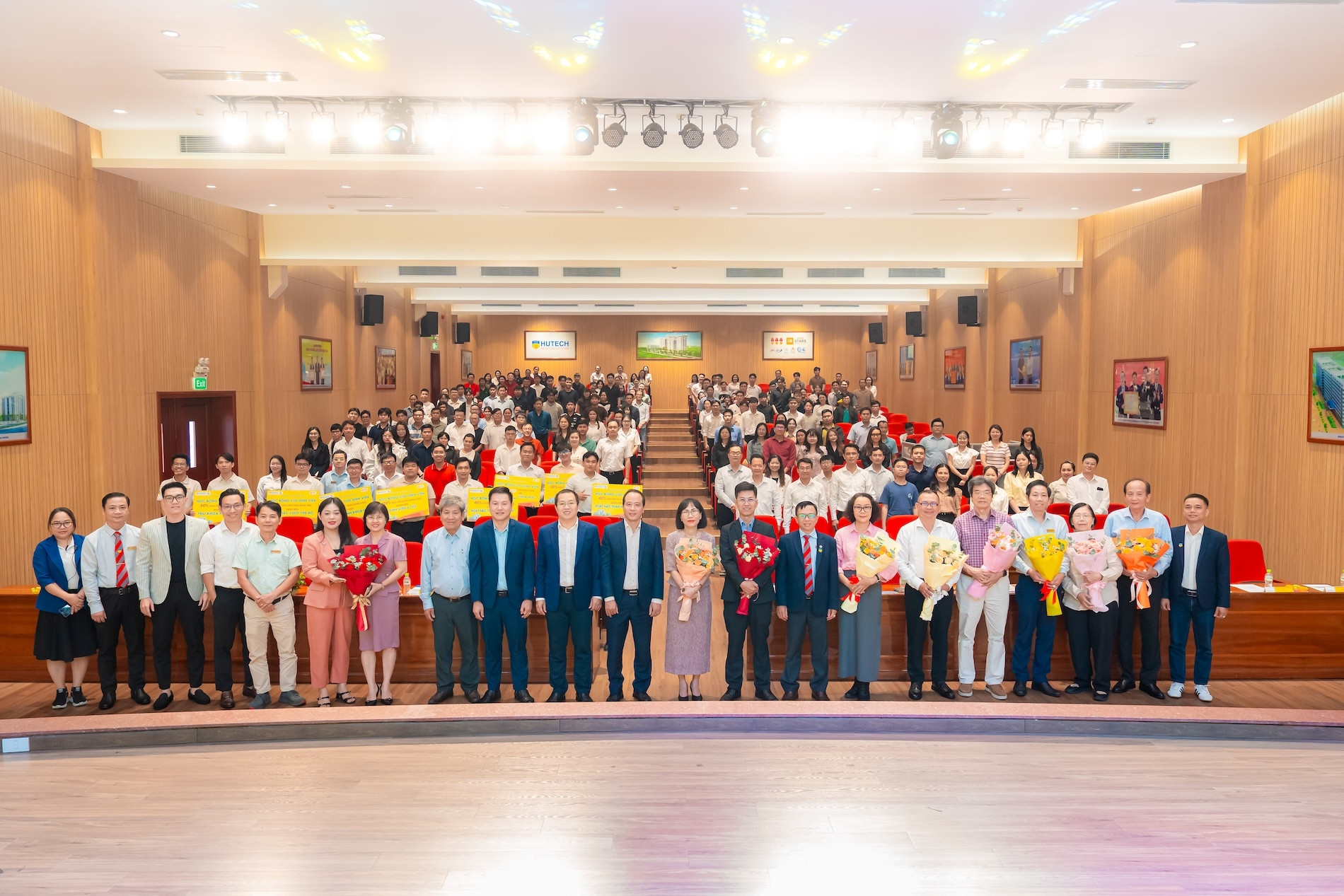 HUTECH khai giảng chương trình đào tạo Tiến sĩ, Thạc sĩ đợt 1 năm 2026