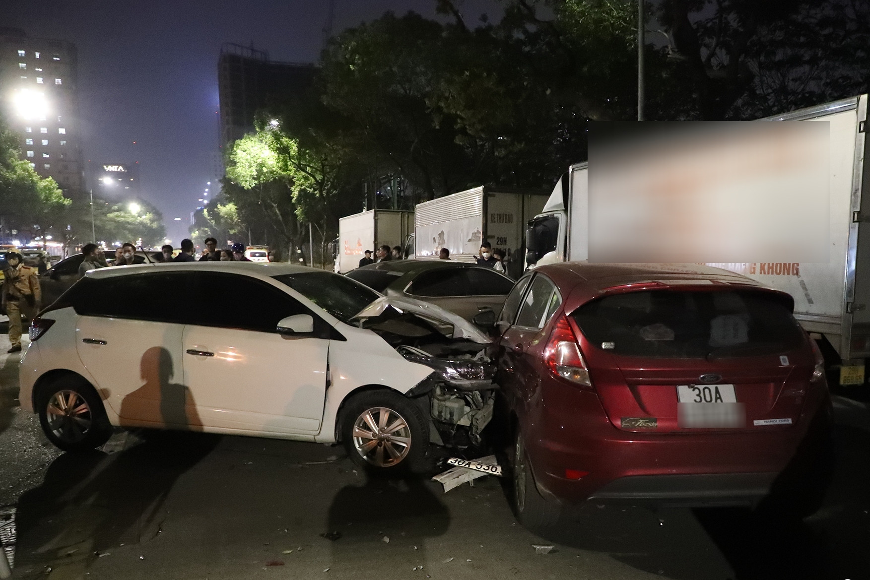 Khởi tố vụ tai nạn liên hoàn trên phố Nguyễn Chánh làm một người tử vong