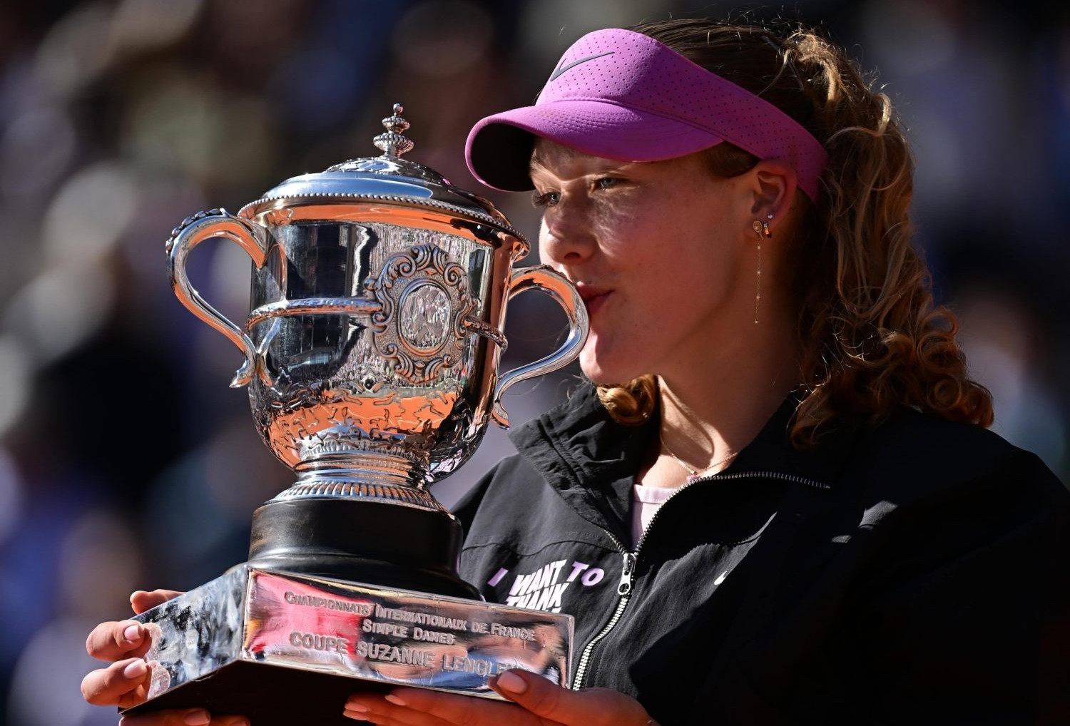 'Tiểu Sharapova' lập kỳ tích vô địch Roland Garros