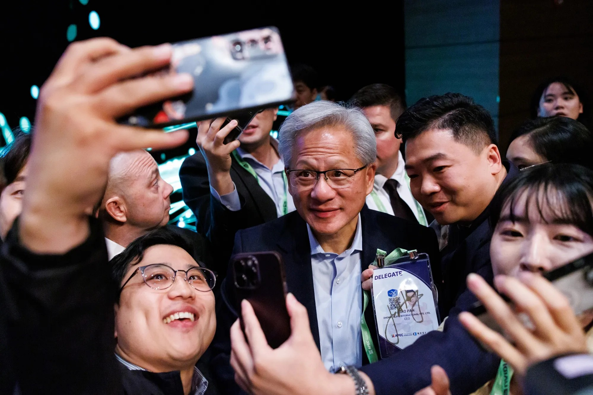 Những cổ phiếu 'lên voi, xuống chó' chỉ từ một câu nói của Jensen Huang