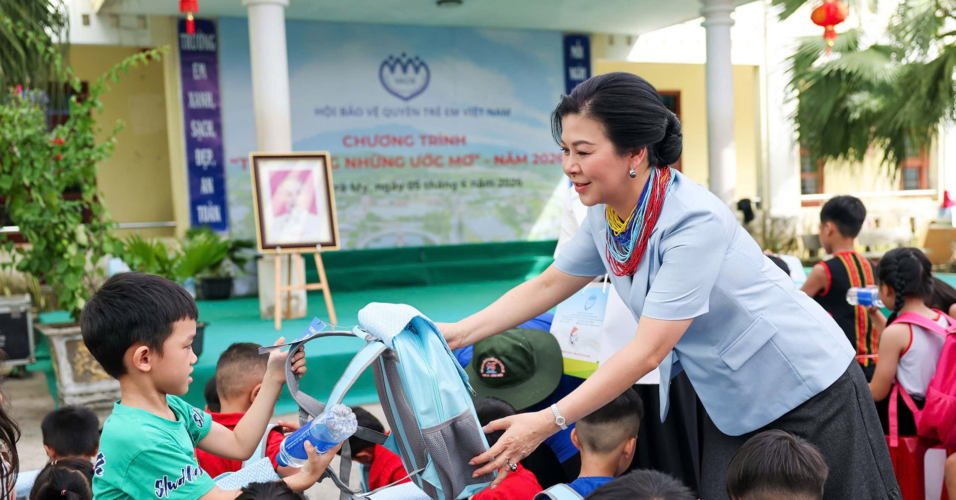 &amp;apos;Thắp sáng những ước mơ&amp;apos; cho trẻ em có hoàn cảnh khó khăn