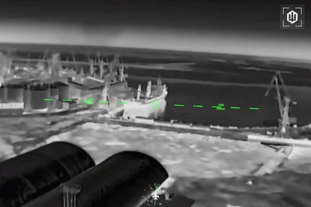 Video UAV Ukraine tấn công loạt tàu hàng ở ven biển Azov