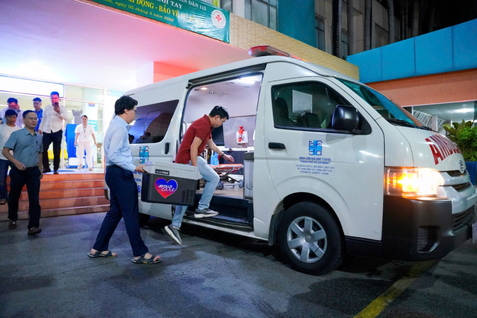 Xuyên đêm chuyển giao trái tim từ người đàn ông trẻ sang bệnh nhi 13 tuổi
