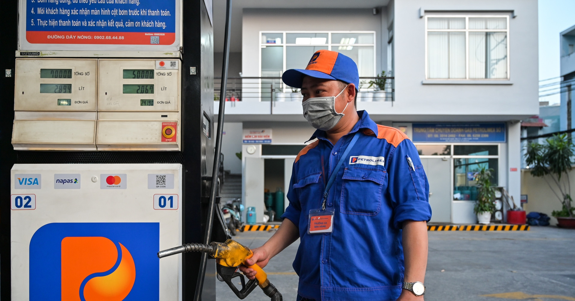 Giá xăng dầu hôm nay 7/6: Dầu thế giới ghi nhận...