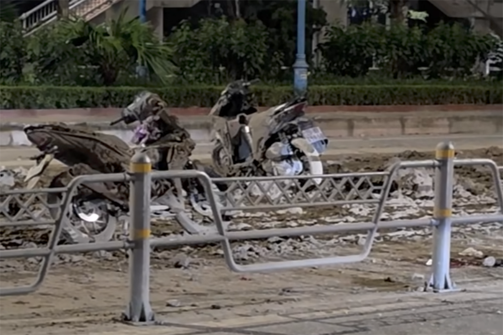 Danh tính tài xế ô tô làm rơi bùn đất kéo dài 100m trên đường, khiến 2 người ngã ở Hà Nội